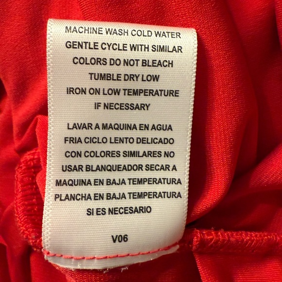 Lily Star cold shoulder short sleeve stretchy top in red with gold ring Size sm - Picture 10 of 10